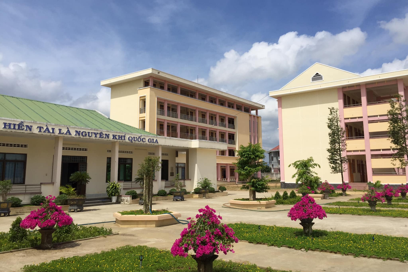 Ảnh: Trường THPT chuyên Chu Văn An, Bình Định Ảnh: Trường THPT chuyên Chu Văn An, Bình Định