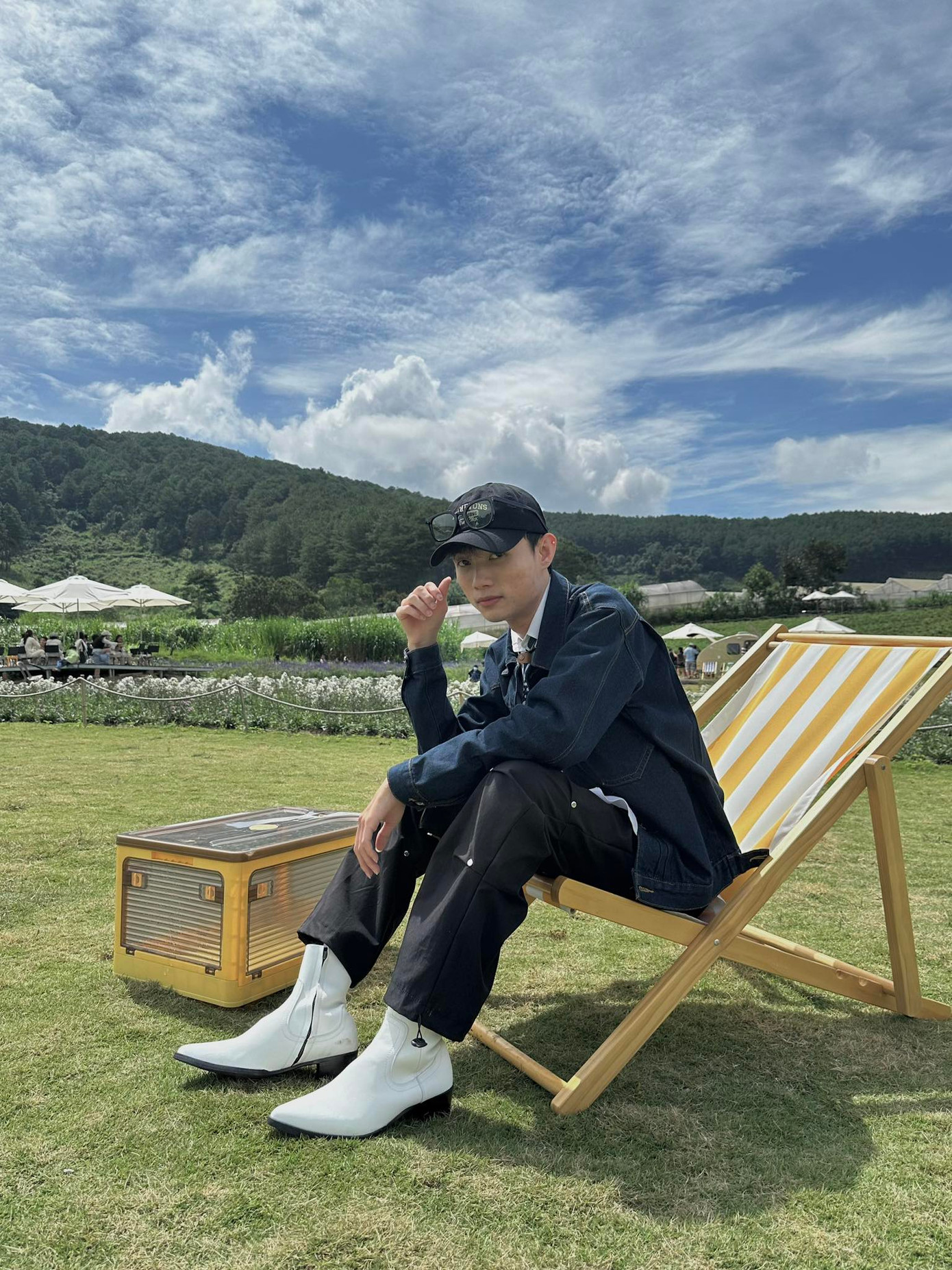 Duy Tài cho rằng các bạn cần chuẩn bị trước nhiều "chiến thuật" để săn hàng hơn là chỉ vào mua một cách cảm tính. Ảnh: NVCC Duy Tài cho rằng các bạn cần chuẩn bị trước nhiều "chiến thuật" để săn hàng hơn là chỉ vào mua một cách cảm tính. Ảnh: NVCC