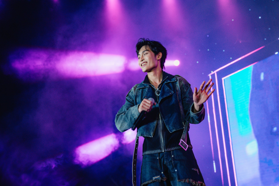 Wren Evans kết lại chương trình bằng loạt hit trong album "Loi Choi". Ảnh: Cát Vương