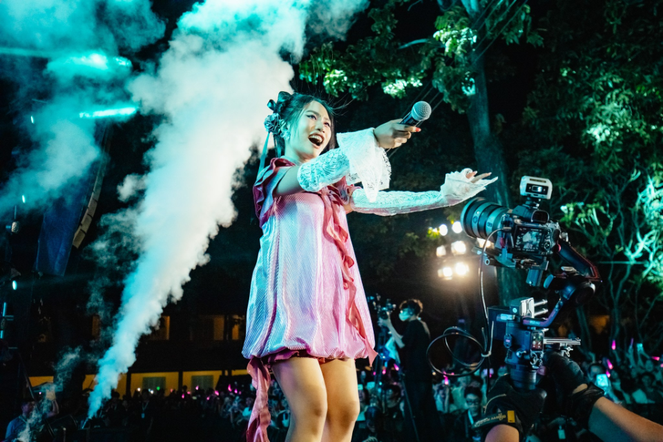 Phương Mỹ Chi khiến sân khấu nổ tung với màn trình diễn cực sung 3 tiết mục "Những ngôi sao xa xôi", "Vũ trụ có anh", "Bóng Phù Hoa". Ảnh: Nam Phương