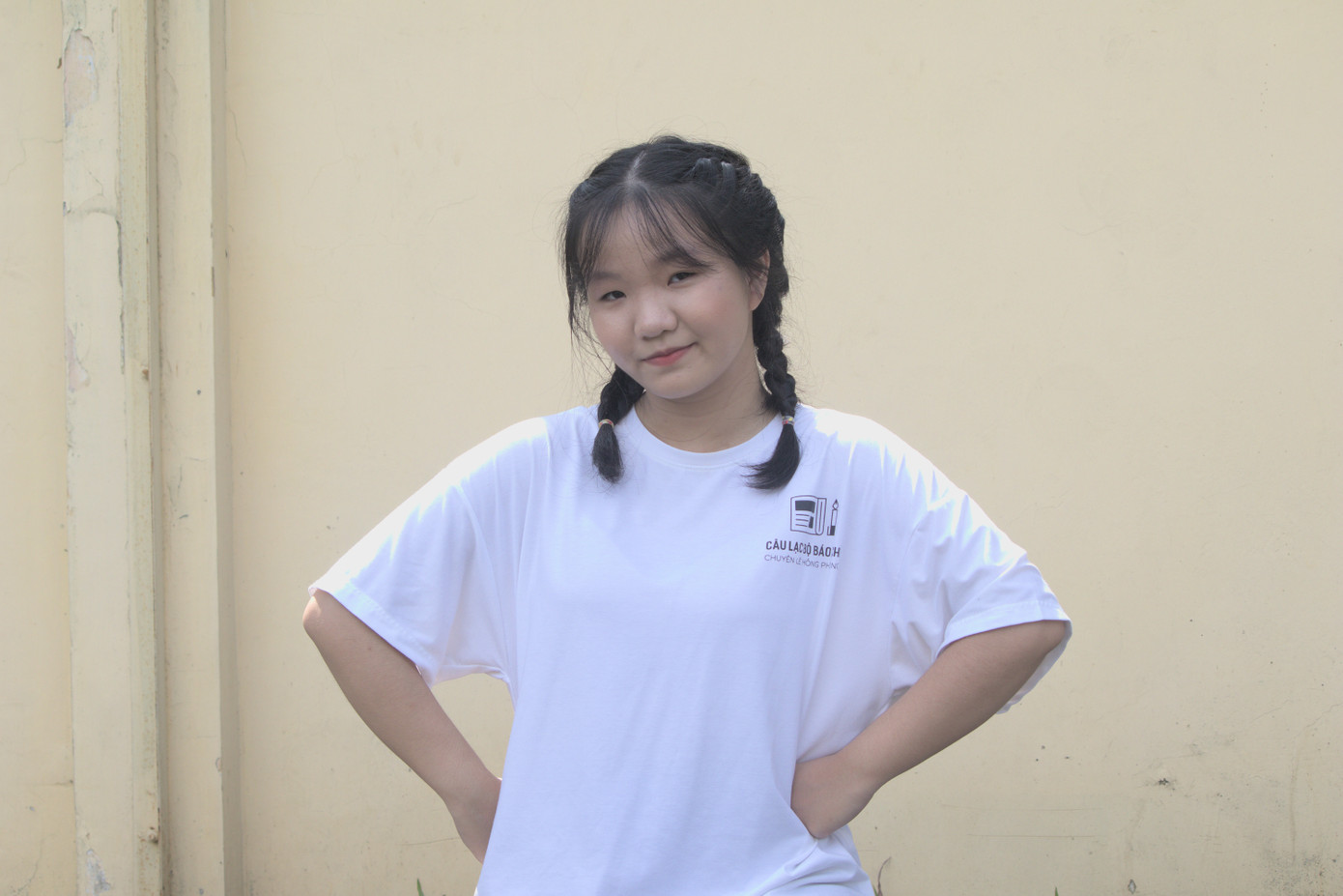 Bạn Hồng Thy - thành viên Câu Lạc Bộ Báo Chí chuyên Lê Hồng Phong.