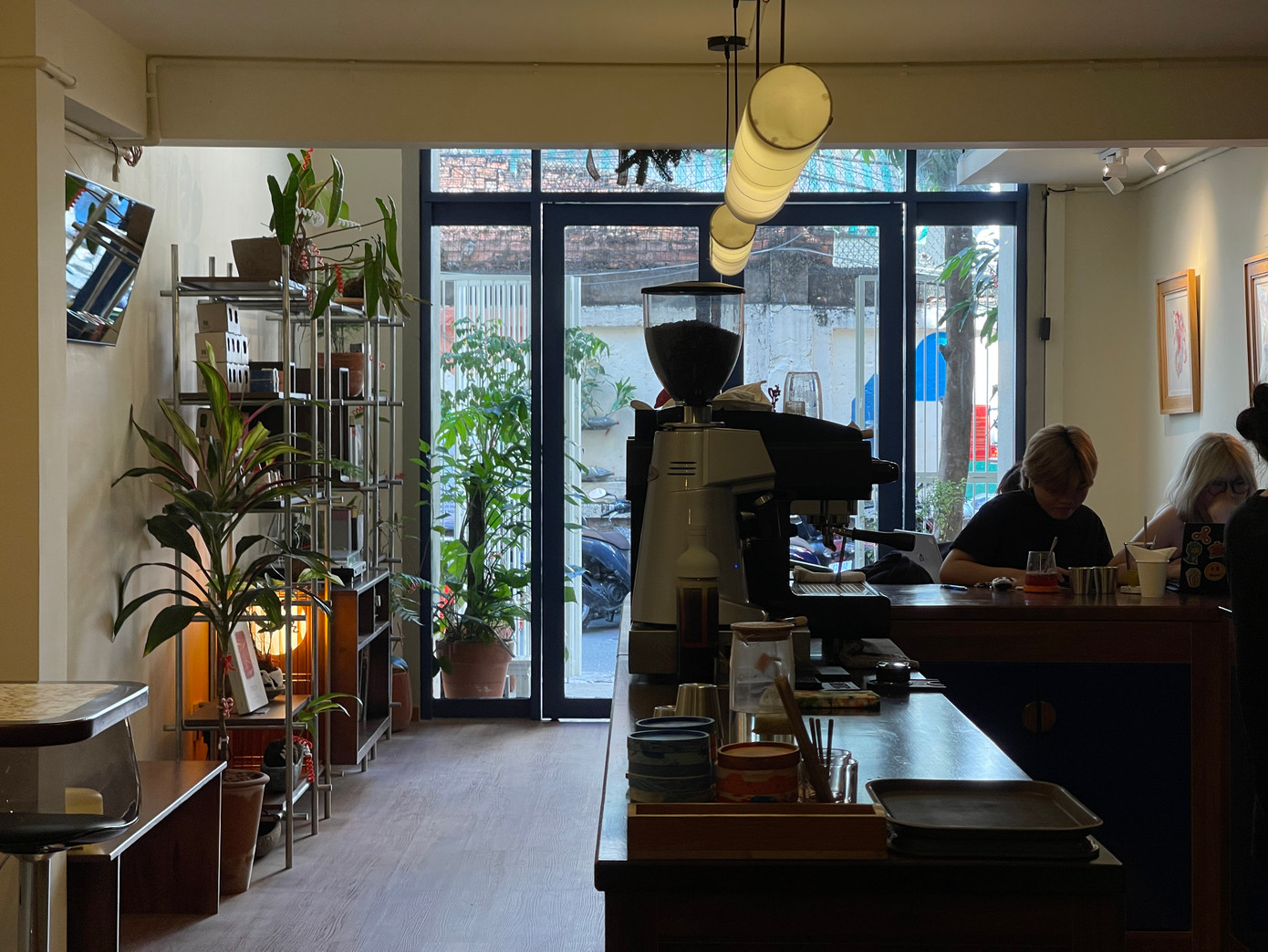 Quán cà phê có cái tên gây tò mò - Hai Cái Tẩy. Quán cà phê có cái tên gây tò mò - Hai Cái Tẩy.