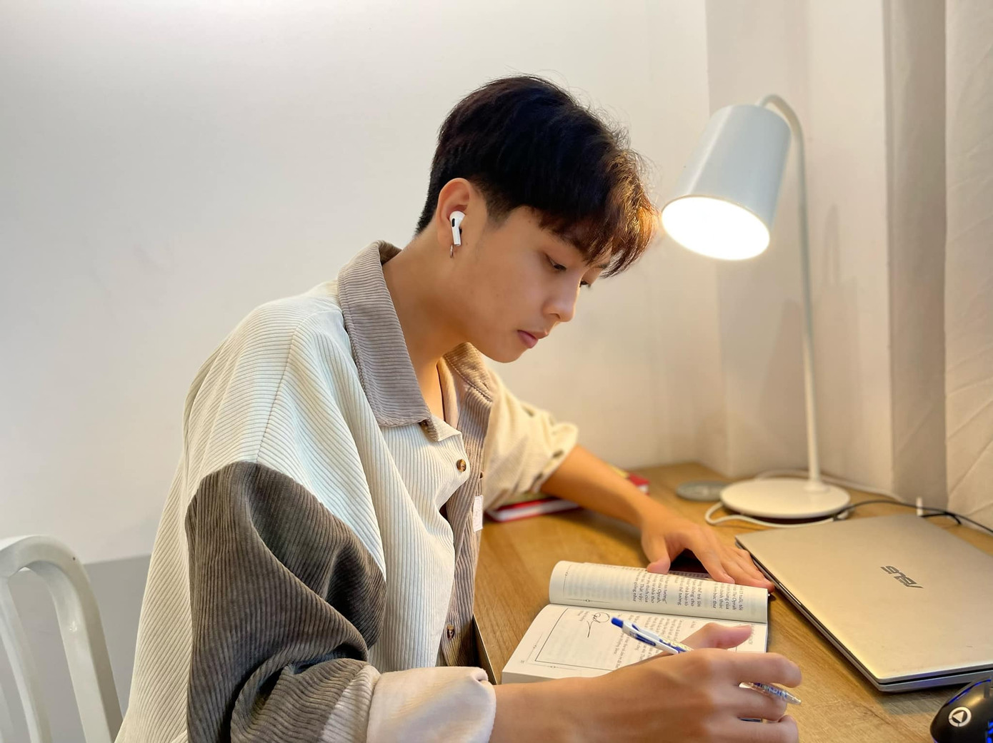 Bạn Thuận Thành cho biết, từ sau dịch là bạn đã có xu hướng mua hàng online, nhất là săn đơn qua livestream nhiều hơn. Ảnh: NVCC