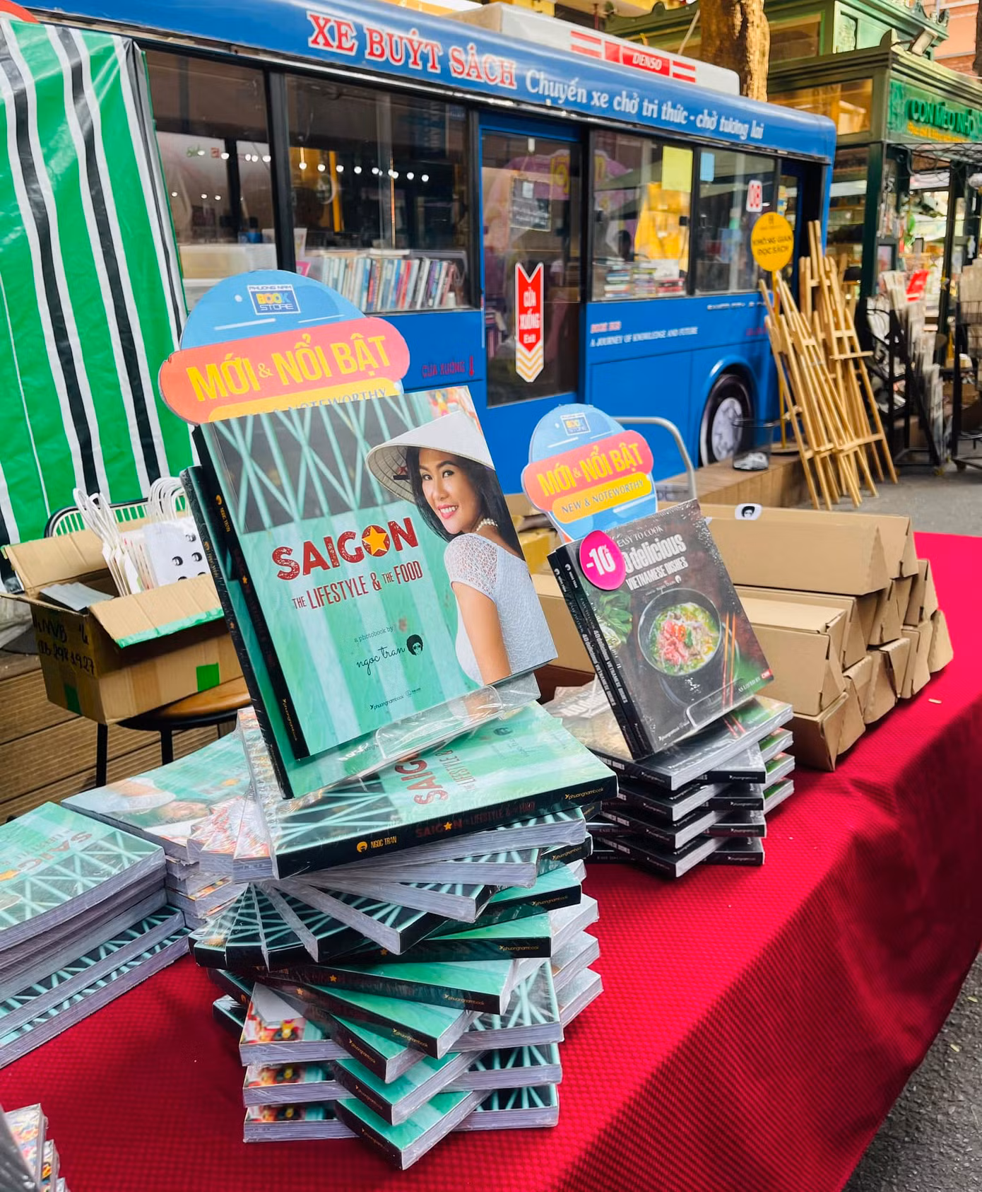 Dự án sách Saigon - the LifeStyle and the Food mới được ra mắt. Ảnh: Nhà sách Phương Nam