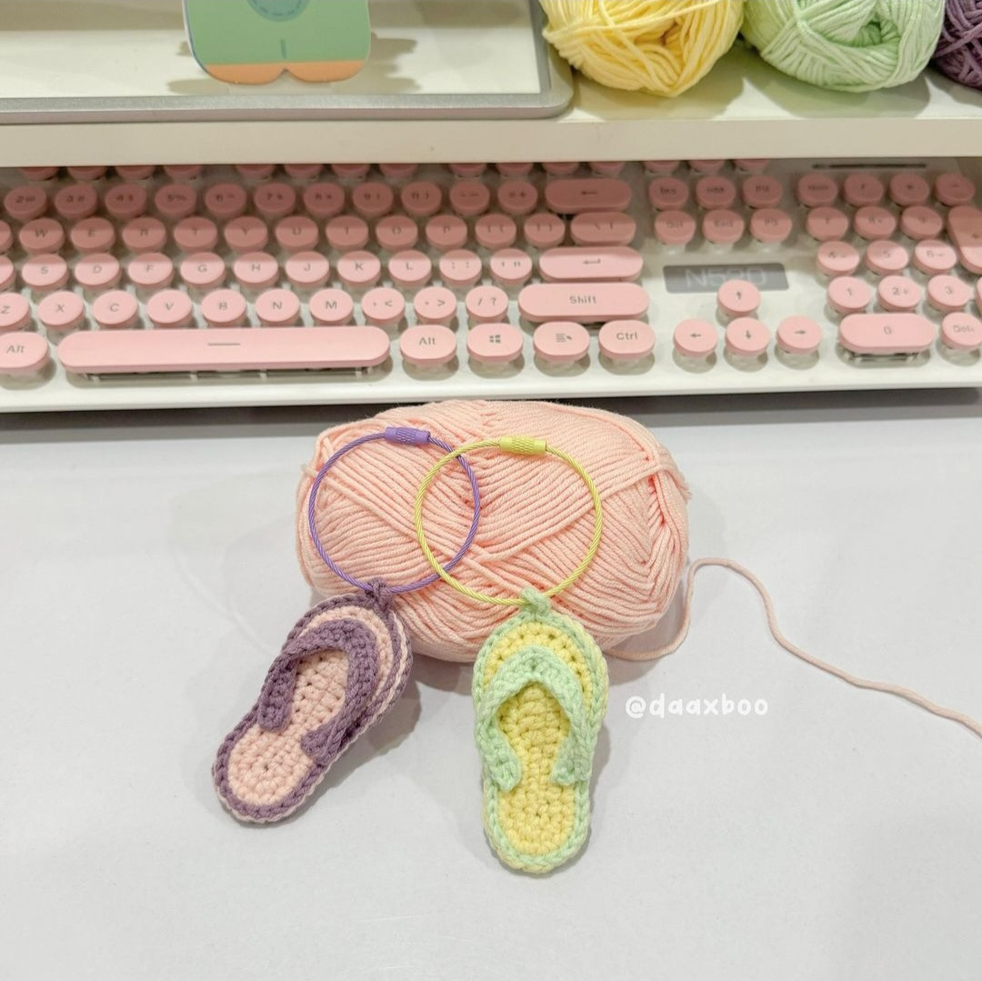 Móc khóa hình chiếc dép độc nhất vô nhị mà ai cũng muốn sở hữu. (Ảnh: Daaxboo) Móc khóa hình chiếc dép độc nhất vô nhị mà ai cũng muốn sở hữu. (Ảnh: Daaxboo)