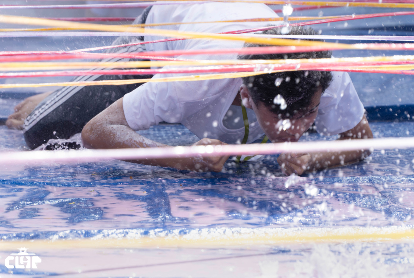 Các trại viên, với những màu sắc màu rực rỡ trên áo, đã sẵn sàng tinh thần để "nghênh chiến" các trò chơi chạy trạm.