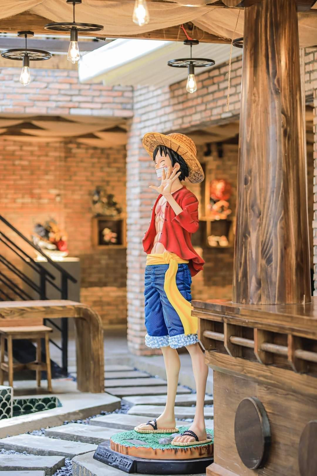 Figure thuyền trưởng Monkey D.Luffy khổng lồ quá xịn. Nguồn: Ohayo Japan.