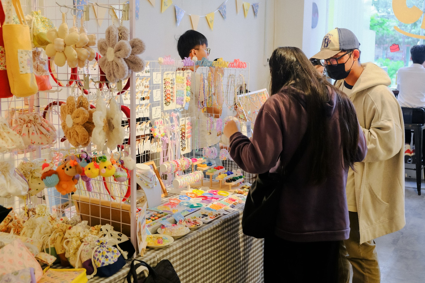 Bạn có thể mua sản phẩm thủ công, nghệ thuật, đồ chơi thú cưng tại quầy sự kiện. (Ảnh: The Meow House) Bạn có thể mua sản phẩm thủ công, nghệ thuật, đồ chơi thú cưng tại quầy sự kiện. (Ảnh: The Meow House)