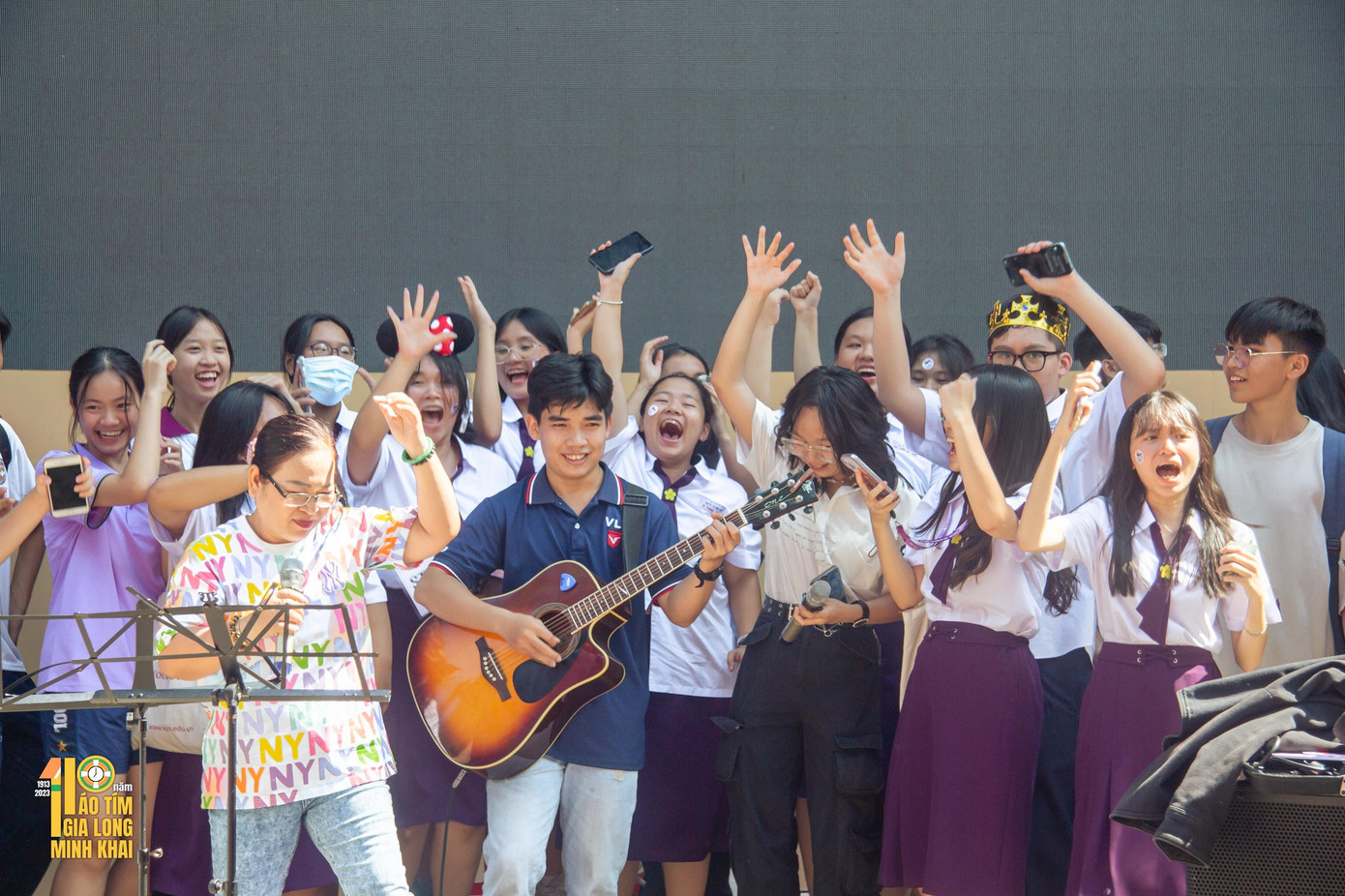 Ảnh: 110 năm Áo Tím - Gia Long - Minh Khai. Ảnh: 110 năm Áo Tím - Gia Long - Minh Khai.