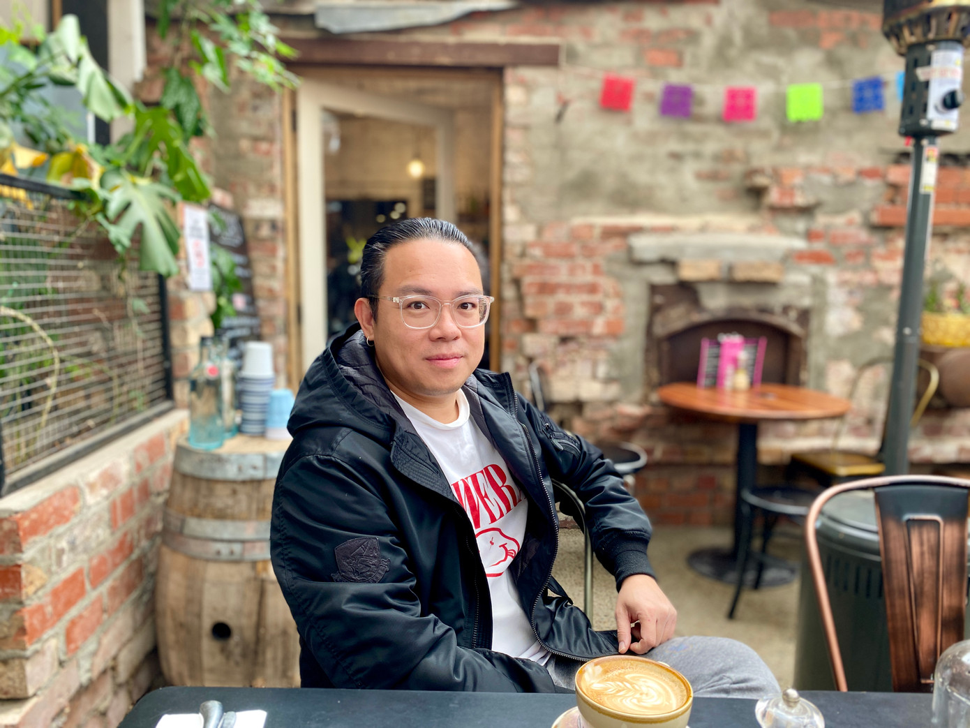 Anh Sơn Tùng đã theo học tại Lifeway College và Media Design School (New Zealand).