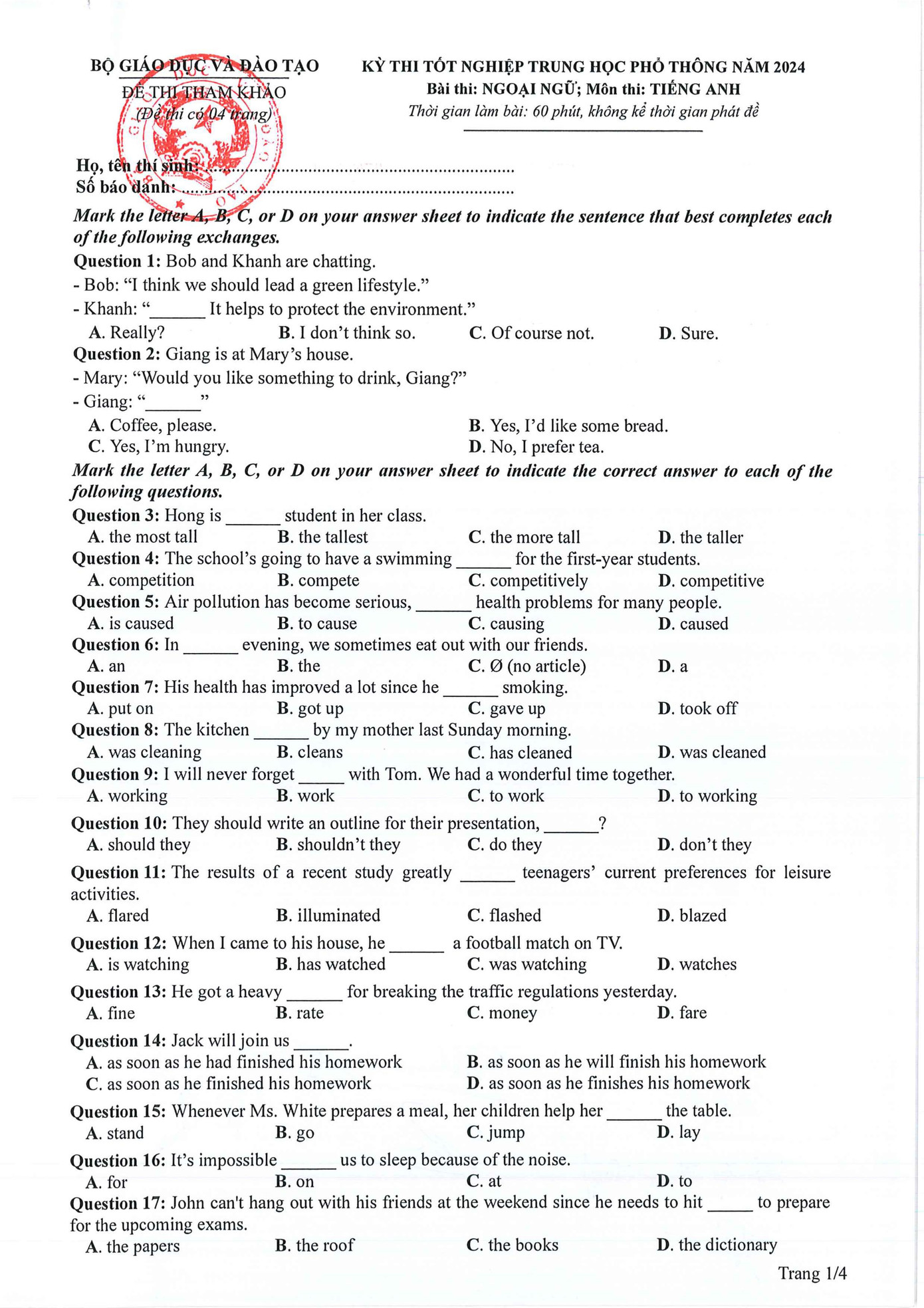 Đề thi minh họa môn Tiếng Anh được nhận xét là khá "dễ thở", với cấu trúc và ma trận đề thi đa số nằm trong chương trình học phổ thông. Đề thi minh họa môn Tiếng Anh được nhận xét là khá "dễ thở", với cấu trúc và ma trận đề thi đa số nằm trong chương trình học phổ thông.