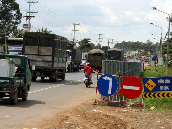 Trạm thu phí và nhà điều hành đang được xây dựng tại km 1.842