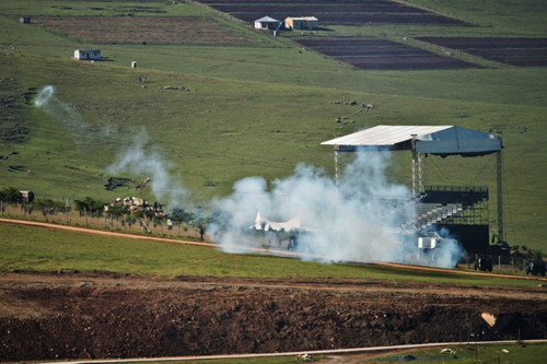 21 phát súng tiễn biệt được bắn ra trong suốt tang lễ của Mandela