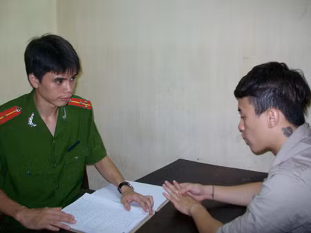 Đối tượng Dương tại Cơ quan Điều tra. Đối tượng Dương tại Cơ quan Điều tra