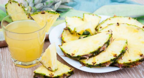 Nước ép dứa giảmợ nóng, đầy hơi sau bữa ăn. Ảnh:Stylecraze. cay-JPG-8555-1438486651.jpg