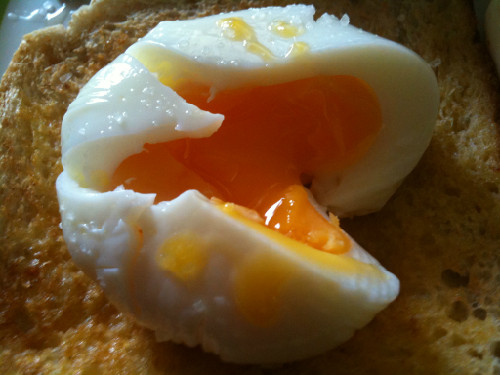 Ảnh:wordpress.com poached-eggs11-8191-1392090834.jpg
