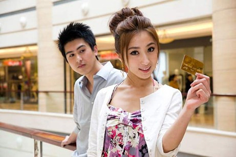 Phóng đại thu nhập 50 lần để lừa cưới vợ giàu - 1