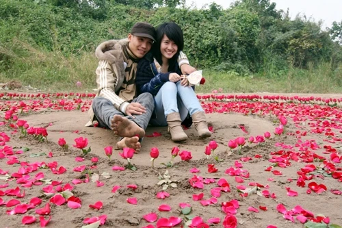 Để Văn Long và Thu Hiền kết thành đôi. Để Văn Long và Thu Hiền kết thành đôi