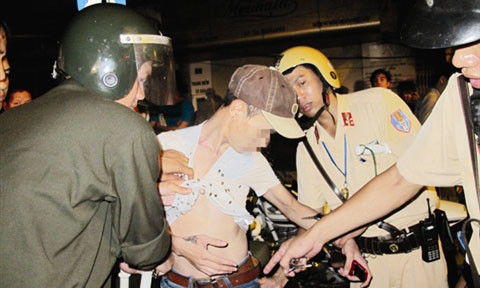 Công an tóm gọn tên cướp