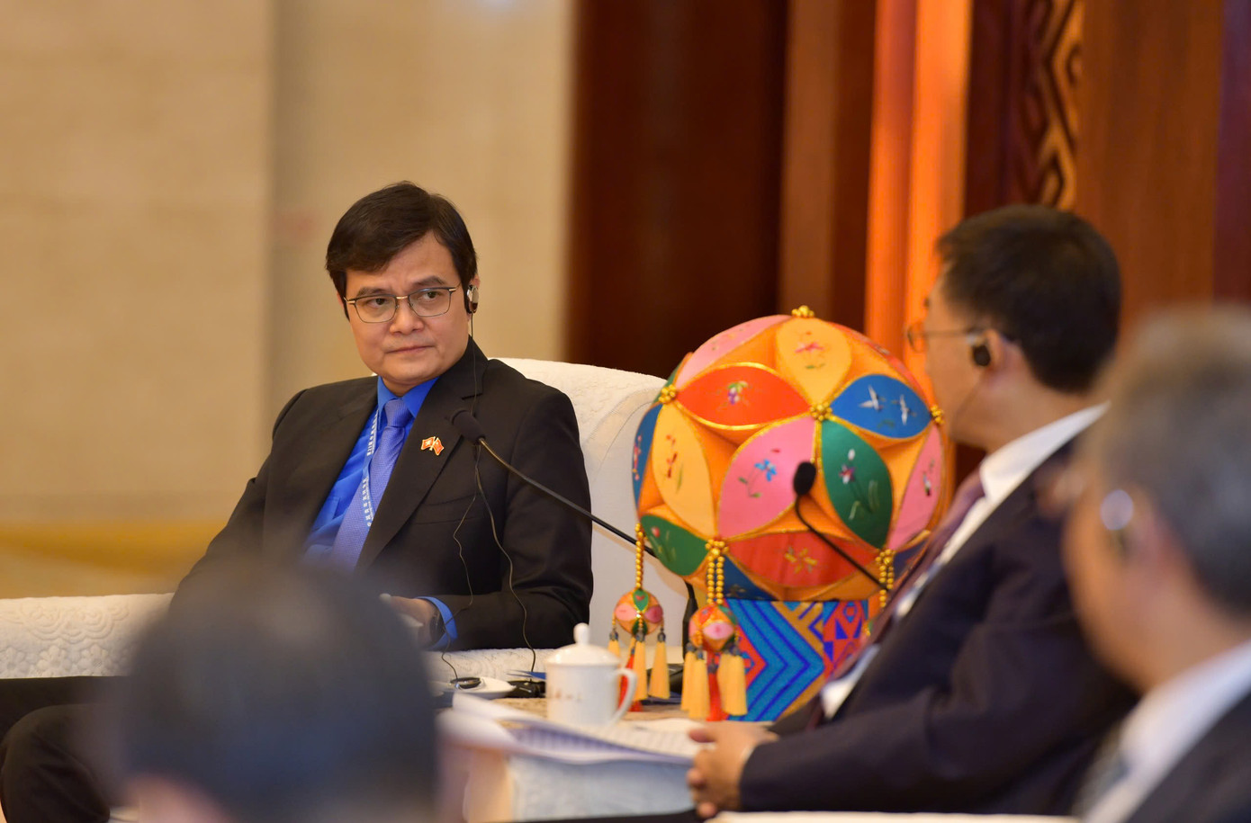 Bí thư thứ nhất T.Ư Đoàn Bùi Quang Huy trao đổi tại buổi chào xã giao. Bí thư thứ nhất T.Ư Đoàn Bùi Quang Huy trao đổi tại buổi chào xã giao.