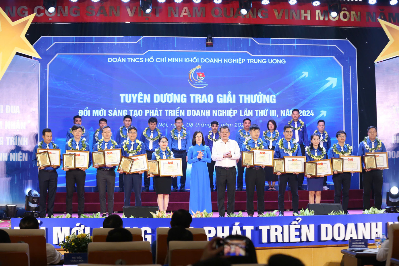 Tuyên dương 30 công trình, sản phẩm tiêu biểu Đoàn Khối Doanh nghiệp T.Ư giai đoạn 2022-2024. Ảnh: Bảo Anh Tuyên dương 30 công trình, sản phẩm tiêu biểu Đoàn Khối Doanh nghiệp T.Ư giai đoạn 2022-2024. Ảnh: Bảo Anh