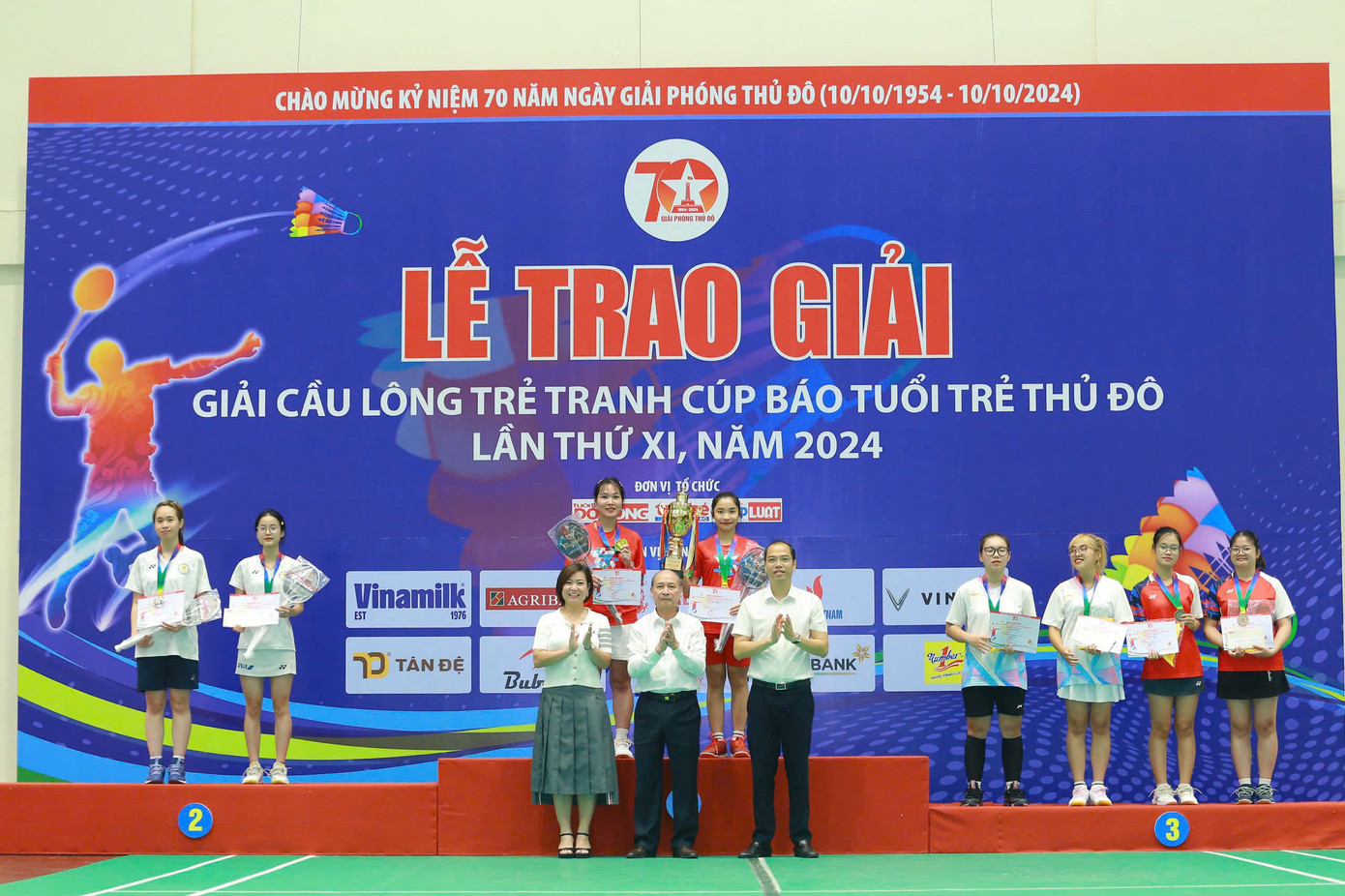 Các giải thưởng được trao cho vận động viên tại lễ tổng kết trao giải