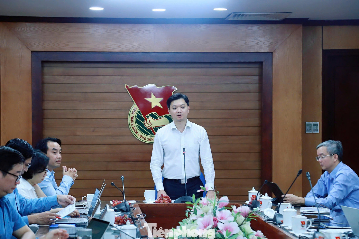 Anh Nguyễn Minh Triết – Bí thư T.Ư Đoàn, Chủ tịch T.Ư Hội SVVN chủ trì đã họp Hội đồng Giải thưởng Khuê Văn Các phiên thứ nhất. Anh Nguyễn Minh Triết – Bí thư T.Ư Đoàn, Chủ tịch T.Ư Hội SVVN chủ trì đã họp Hội đồng Giải thưởng Khuê Văn Các phiên thứ nhất.