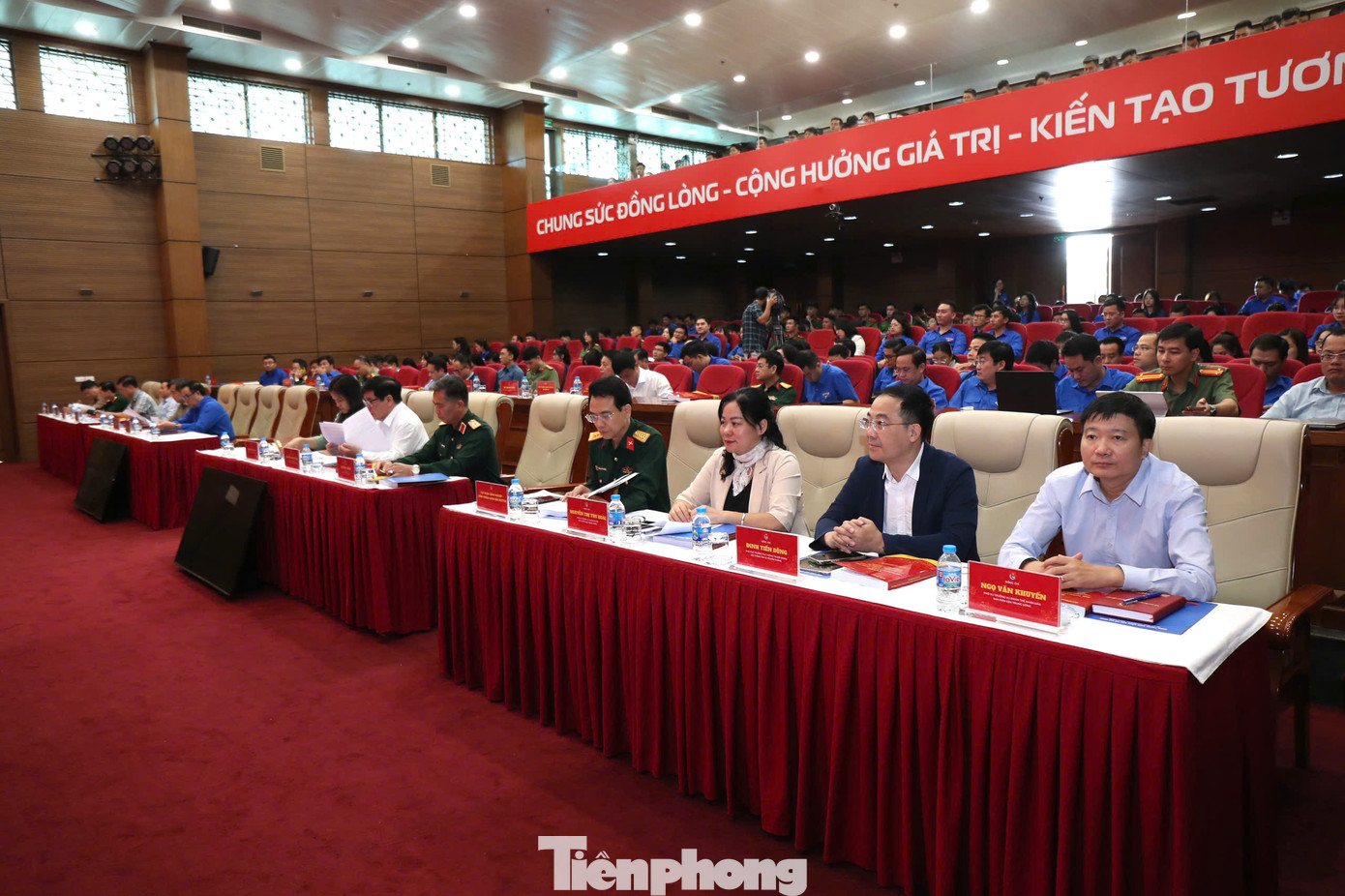 Các đại biểu và các bạn trẻ tham gia Hội thảo. Ảnh: Bảo Anh Các đại biểu và các bạn trẻ tham gia Hội thảo. Ảnh: Bảo Anh