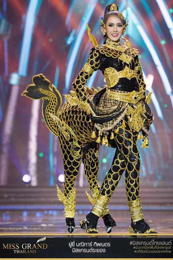 Loạt trang phục dân tộc thiết kế cho Hoàng Thuỳ bị tố đạo nhái trắng trợn ảnh 11