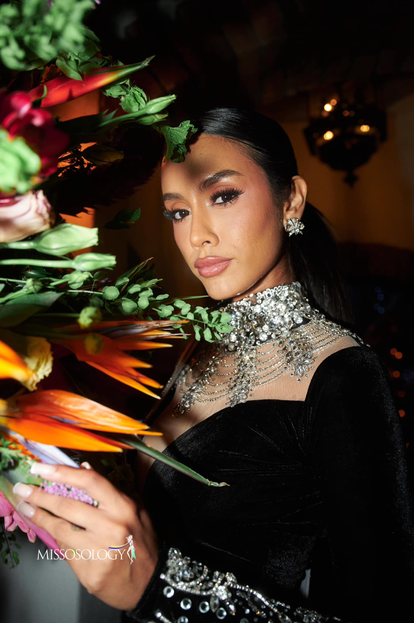 Cuộc thi Hoa hậu Hoàn vũ 2023 đã diễn ra được 10 ngày với nhiều hoạt động bên lề sôi nổi. Chung kết diễn ra ngày 18/10 tại El Salvador. Giữa lúc cuộc thi đang diễn ra, tập đoàn JKN của nữ tỷ phú Thái Lan - Anne Jakrakutatip (chủ sở hữu Miss Universe) vướng vào thông tin phá sản. Bà Anne đã nộp đơn xin gia hạn trả nợ lên Tòa án Phá sản Thái Lan.