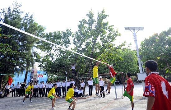 Chiều chiều, cán bộ chiến sĩ các cụm trên đảo thường thi đấu thể thao sôi nổi 