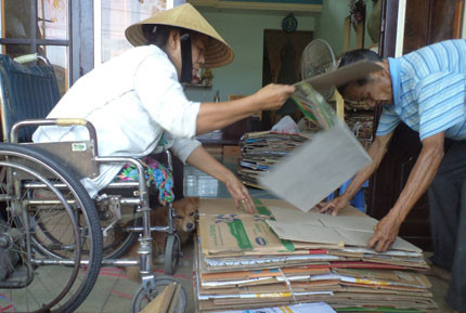 Dù cụt hai chân nhưng bà Nga là chỗ dựa cho ông Câm