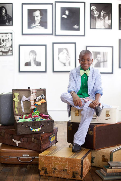 Là một doanh nhân nhỏ tuổi, Mo ăn mặc không khác gì một quý ông sành điệu và lịch lãm.