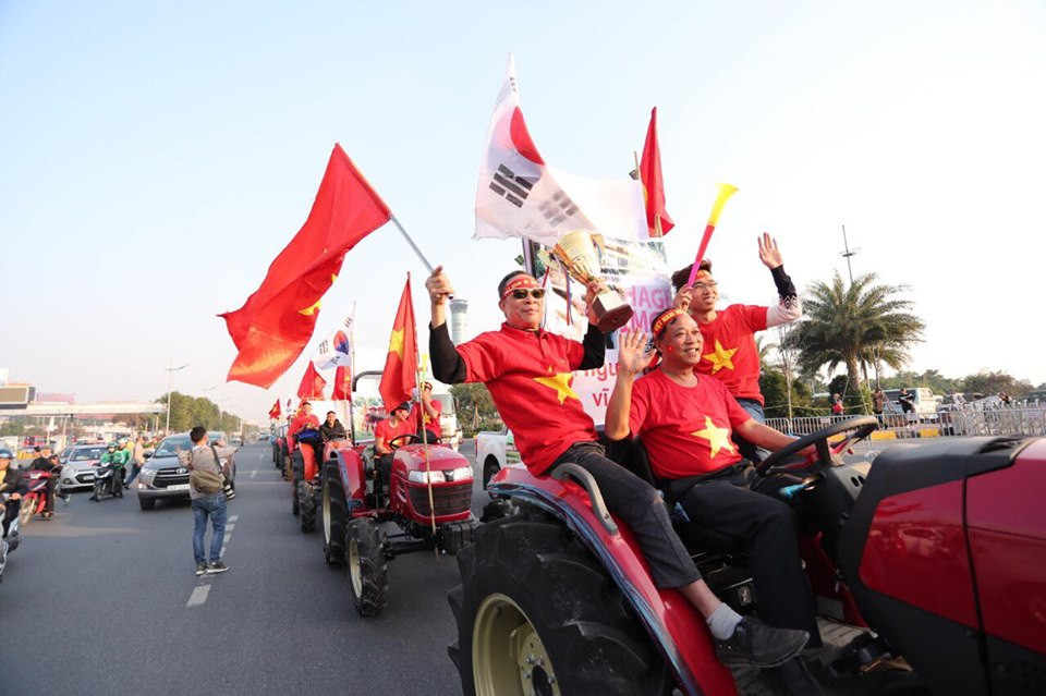 Các nhà vô địch SEA Games về đến Hà Nội ảnh 23