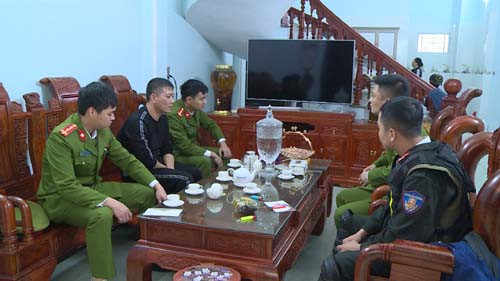 Bắt 2 đối tượng cầm đầu nhóm côn đồ nổ súng hỗn chiến trong đêm ảnh 2