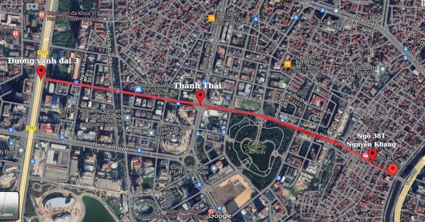 Theo phê duyệt, dự án cải tạo mở rộng ngõ 381 Nguyễn Khang dài khoảng 368m, điểm đầu tuyến tại nút giao với tuyến đường quy hoạch đường Thành Thái rộng 50m thuộc khu đô thị mới Dịch Vọng, điểm cuối tuyến tại nút giao với đường Nguyễn Khang; mặt đường có chiều rộng 21,5m. Dự án có tổng mức đầu tư dự kiến khoảng 315 tỷ đồng. Ảnh: Google maps