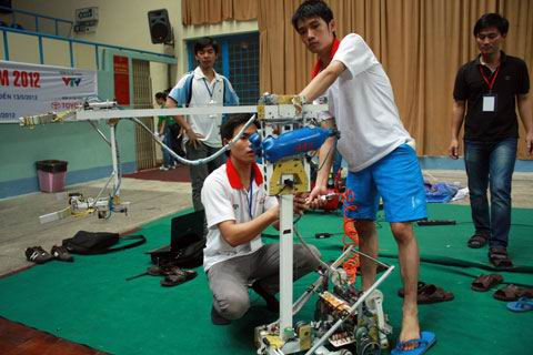 Sửa chữa điểu chỉnh lại robot