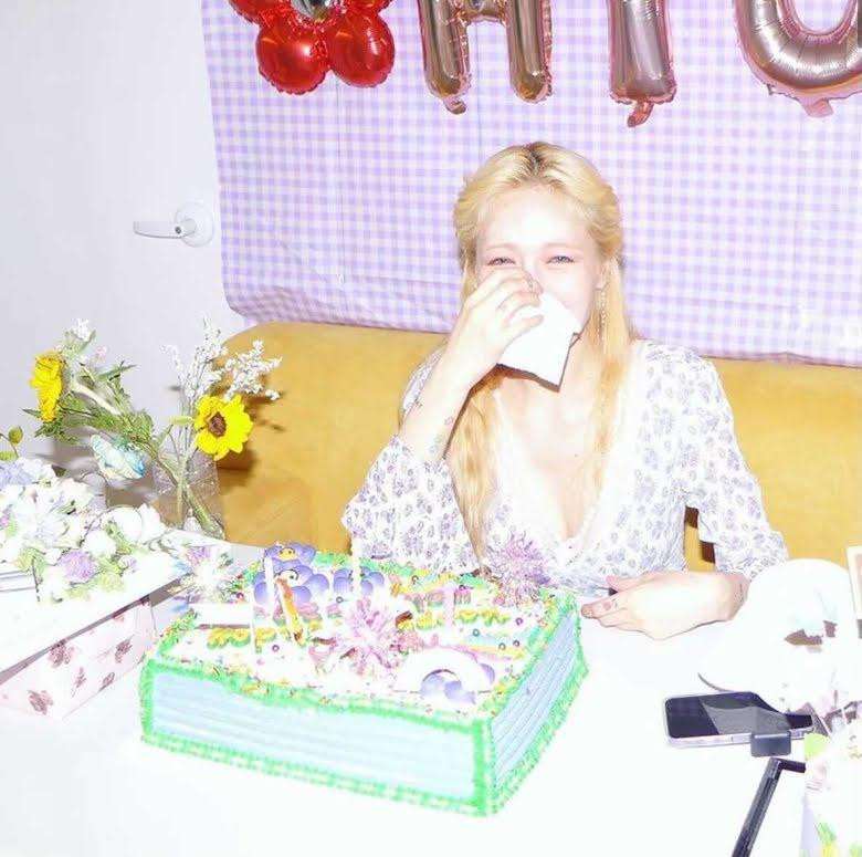 Khoảnh khắc bất ngờ khiến HyunA bật khóc. Khoảnh khắc bất ngờ khiến HyunA bật khóc.