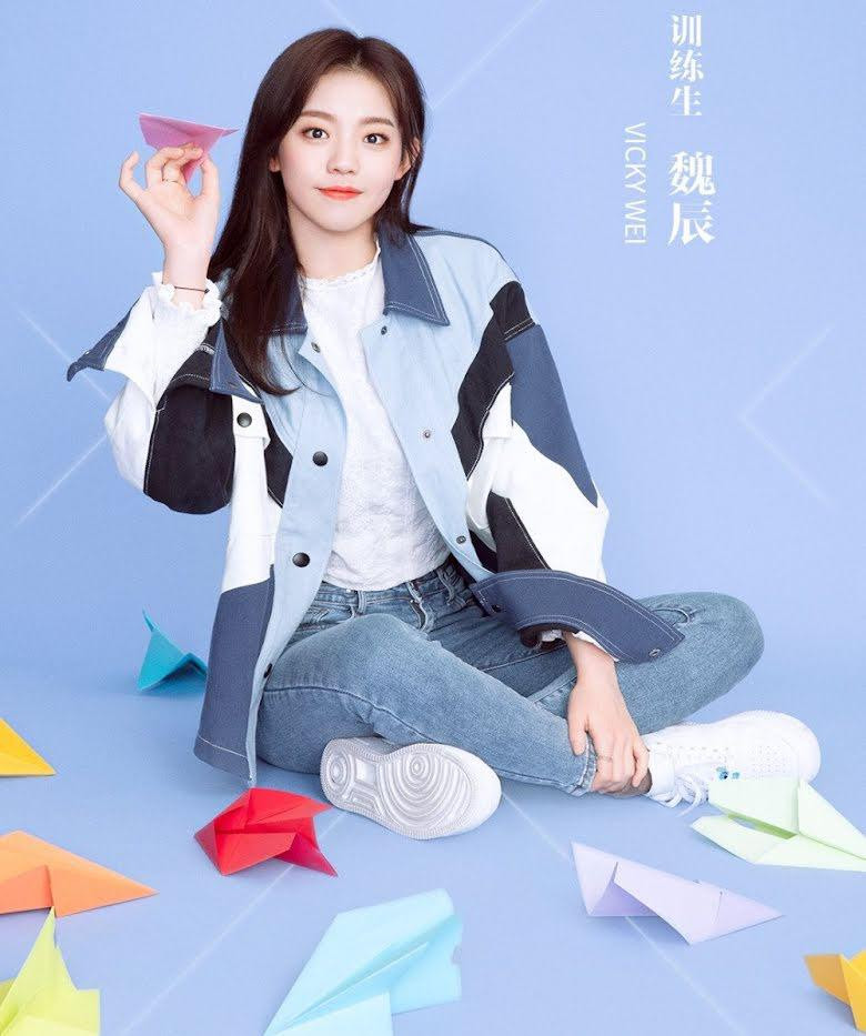 …và Vicky 20 tuổi (tên khai sinh là Wei Chen)