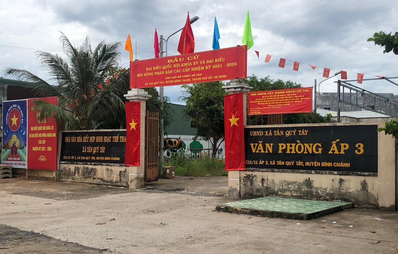 Các điểm bầu cử đã sẵn sàng đón công dân tới bỏ phiếu. Các điểm bầu cử đã sẵn sàng đón công dân tới bỏ phiếu.