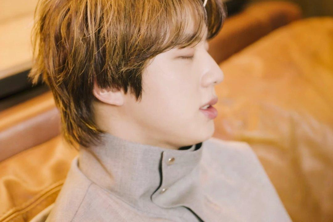 Góc nghiêng cực phẩm của Jin Góc nghiêng cực phẩm của Jin