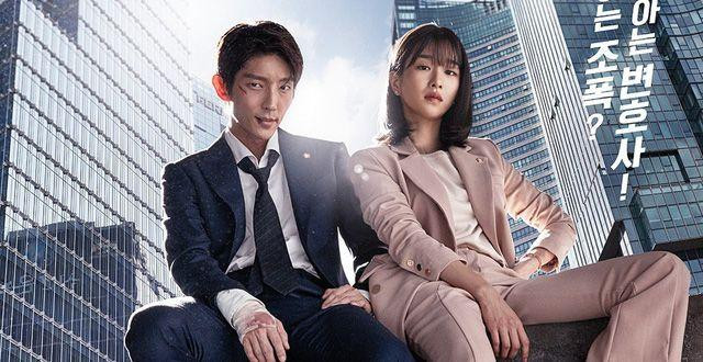 Seo Ye Ji sánh vai cùng Lee Jun Ki trong Luật sư vô pháp. Seo Ye Ji sánh vai cùng Lee Jun Ki trong Luật sư vô pháp.