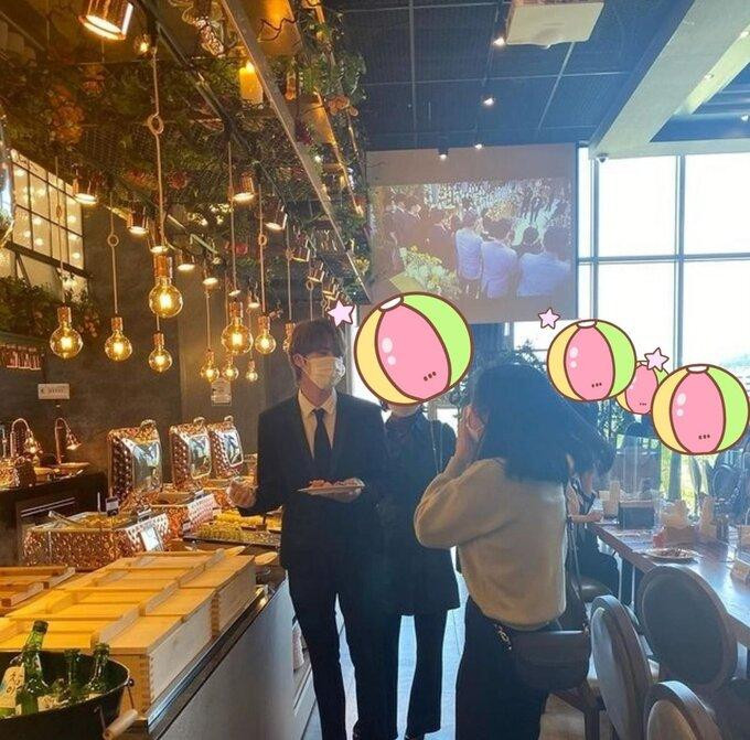 Anh cả Jin lộ diện với màu tóc nâu, vẻ ngoài cao ráo đúng chuẩn "trai đẹp toàn cầu". Anh cả Jin lộ diện với màu tóc nâu, vẻ ngoài cao ráo đúng chuẩn "trai đẹp toàn cầu".