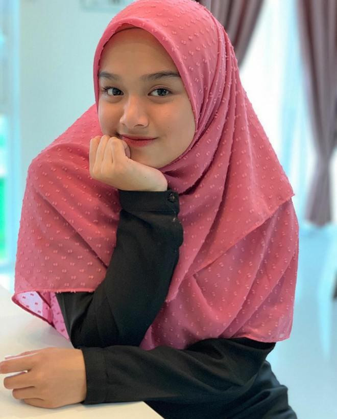 Nữ diễn viên Abby Abadi, cựu thành viên nhóm nhạc nữ Elite của Malaysia.