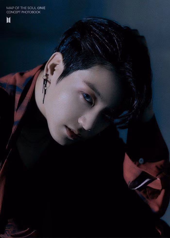 Và thực tế là ảnh teaser cùng trong concept này được Big Hit tung ra không hề "lòe loẹt", thay vào đó là nét cuốn hút, ma mị của Jung Kook