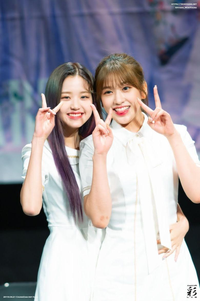 Jang Wonyoung (trái) - Ahn Yujin (phải)