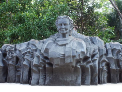 Phác thảo Cụm tượng đài Mẹ Việt Nam Anh hùng, lấy nguyên mẫu hình tượng Mẹ Việt Nam anh hùng Nguyễn Thị Thứ, tỉnh Quảng Nam.