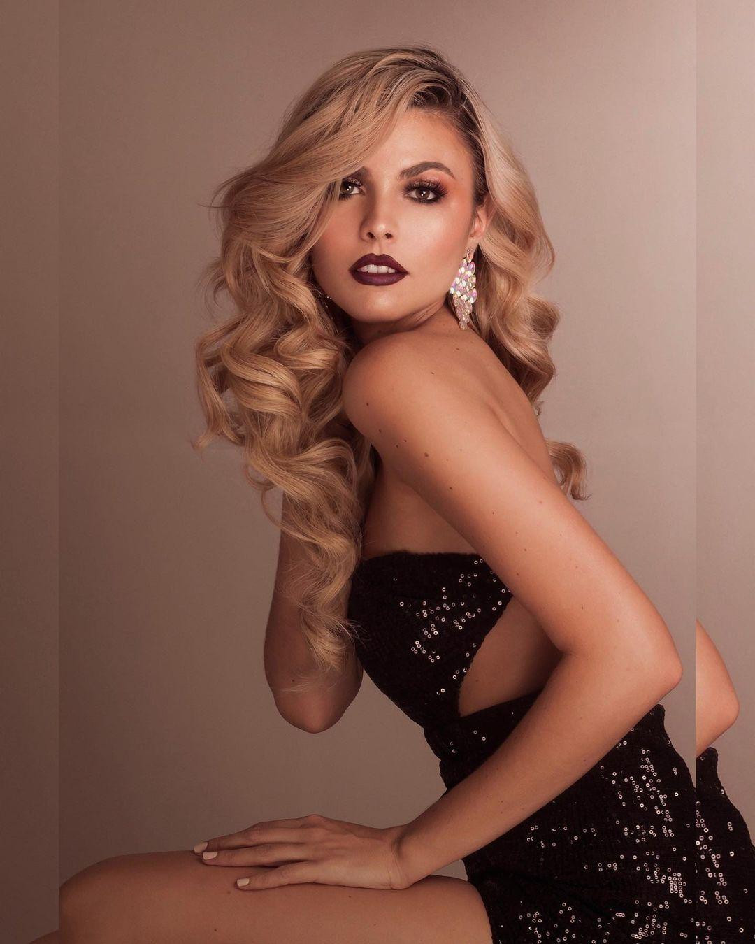 Năm 2020, cô từng đạt danh hiệu á hậu 2 Miss New Jersey USA, lọt vào top 5 Hoa hậu Venezuela.