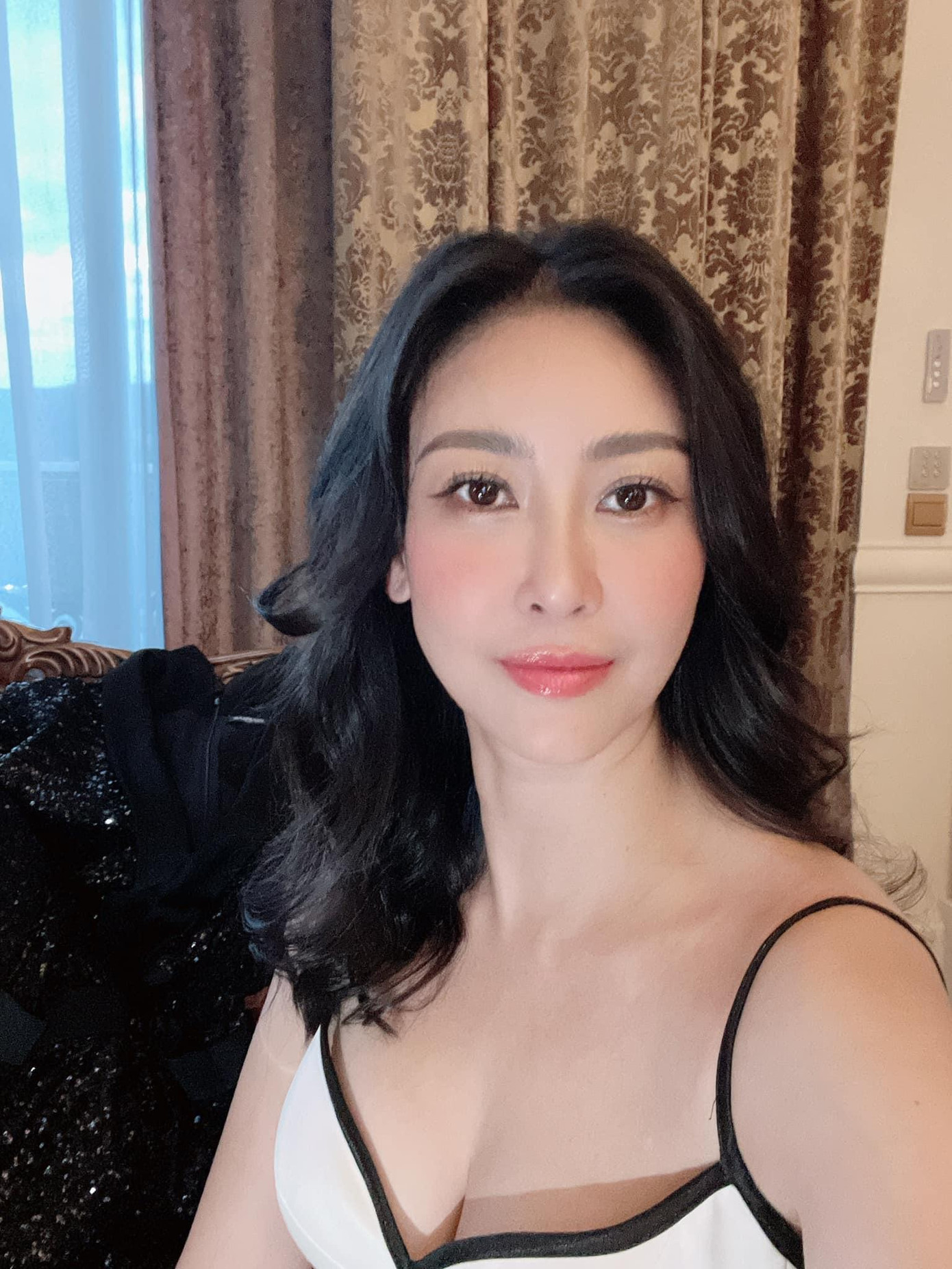 Hoa hậu Hà Kiều Anh gây bất ngờ với nhan sắc ngày càng trẻ trung, quyến rũ ở tuổi tứ tuần.