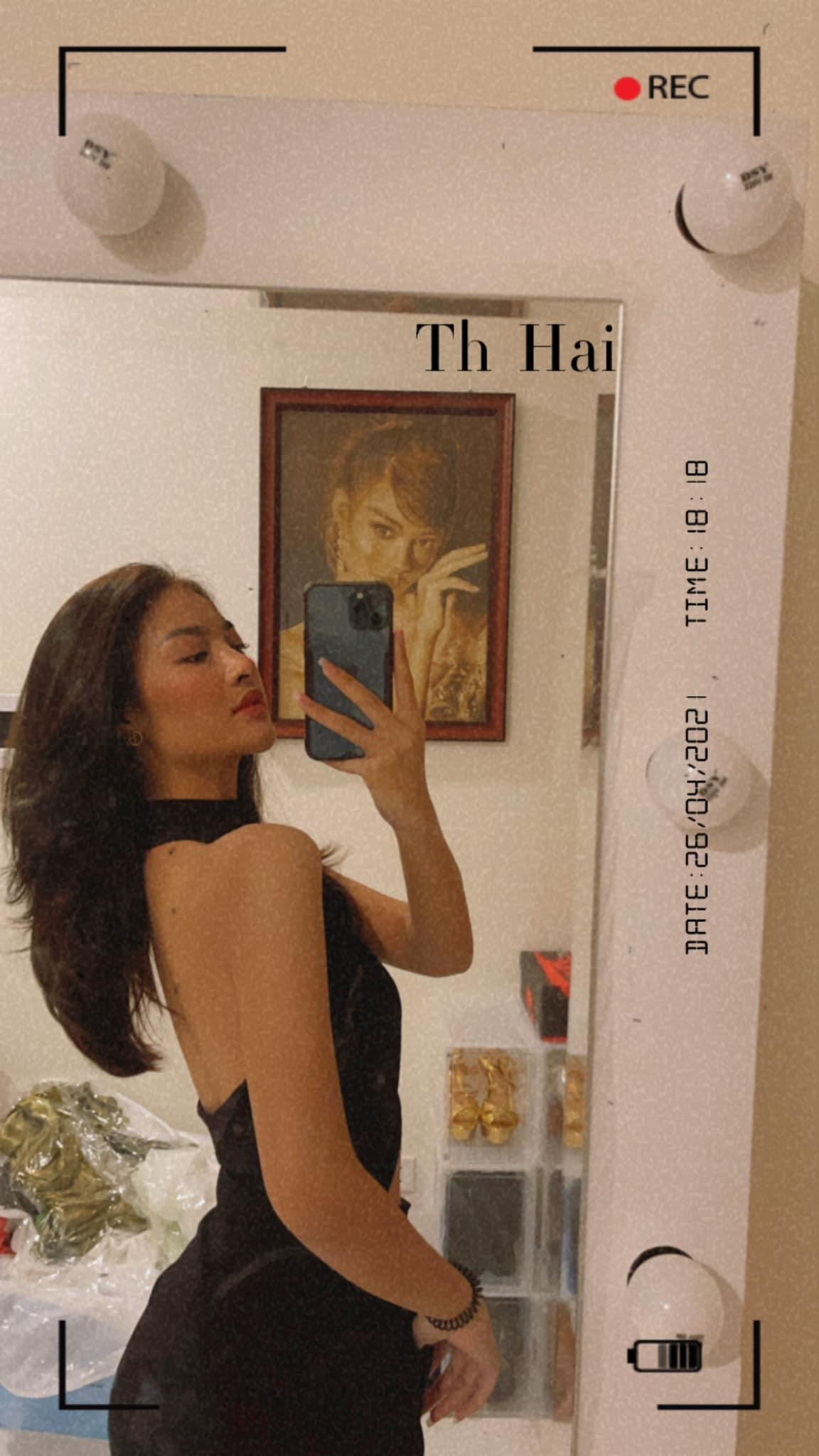 Á hậu Kiều Loan diện váy đen khoe lưng trần quyến rũ.